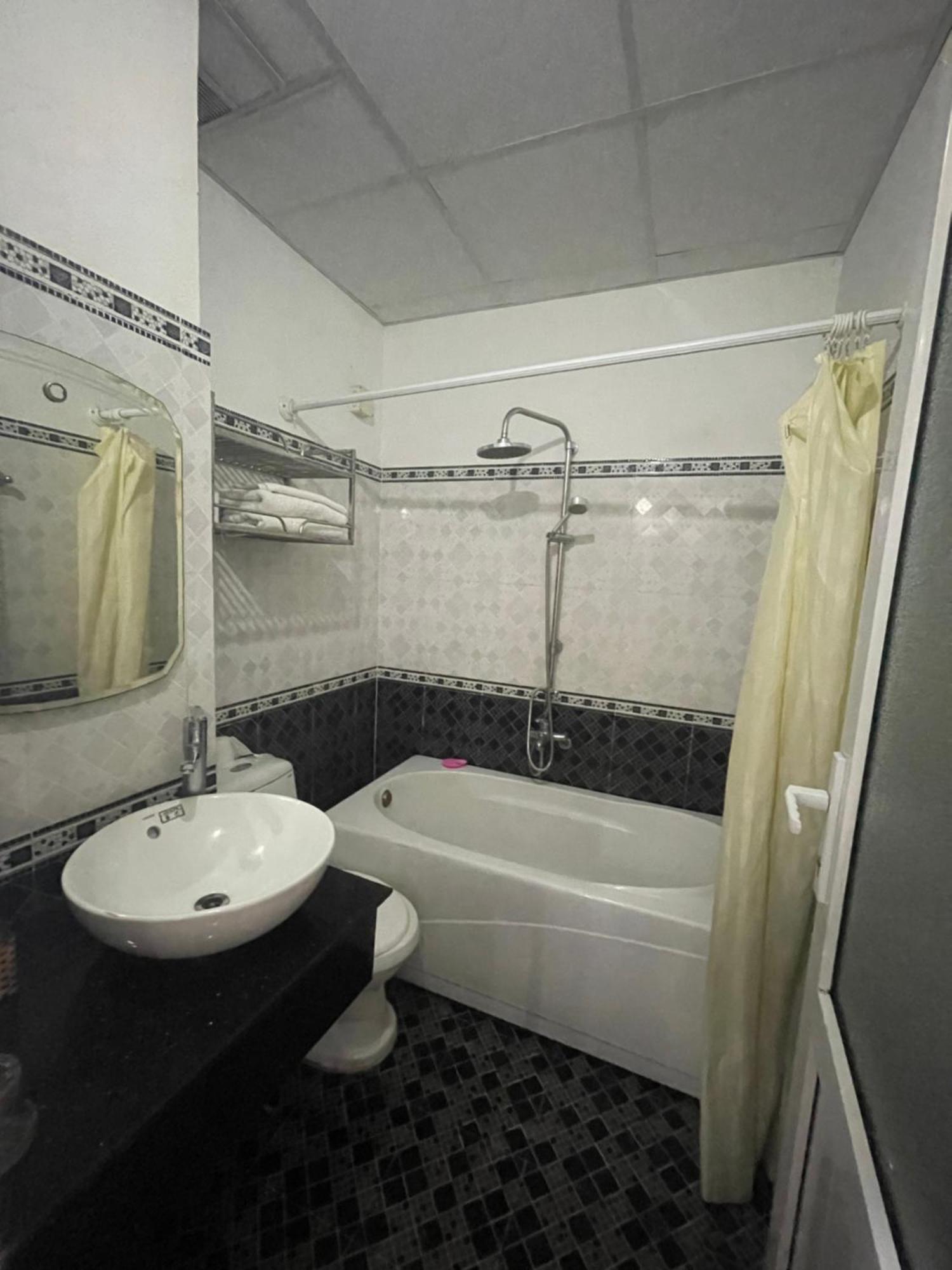 Oyo 553 Truong Giang Hotel ดานัง ภายนอก รูปภาพ